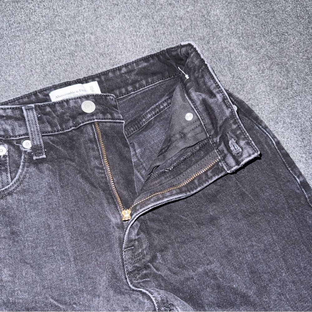 Abercrombie & Fitch Curve Love High Rise Mom Jeans Black Distressed 25 / 0 Fray - Picture 8 of 10